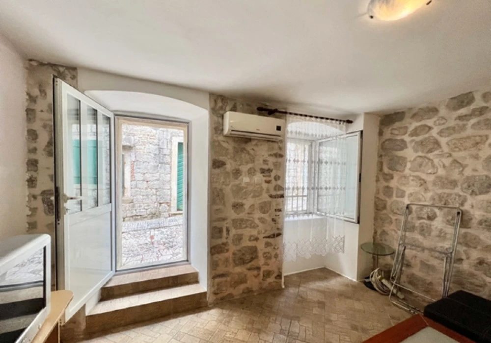 Apartments for sale 80 m². Kotor. 