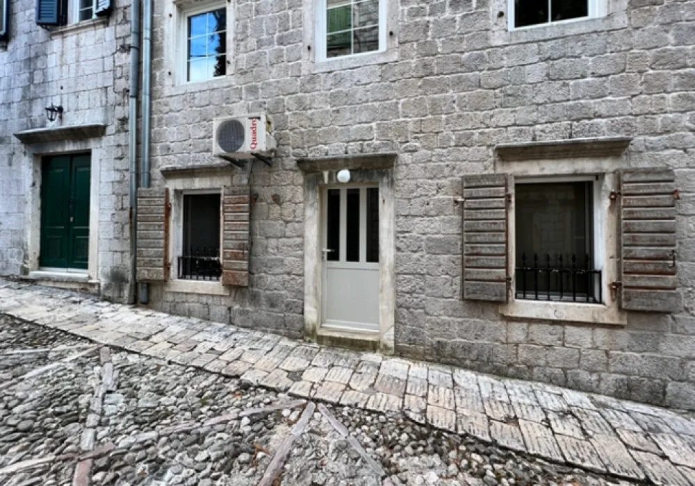 Apartments for sale 80 m². Kotor. 