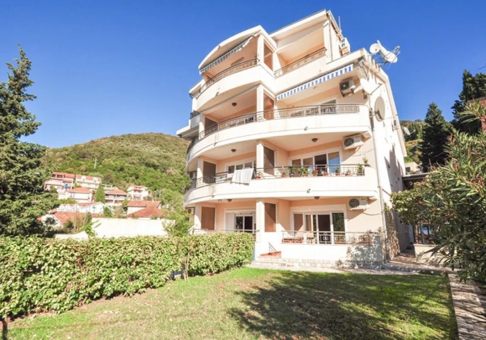 Stan na prodaju 2 собе, 131 m². Tivat. 