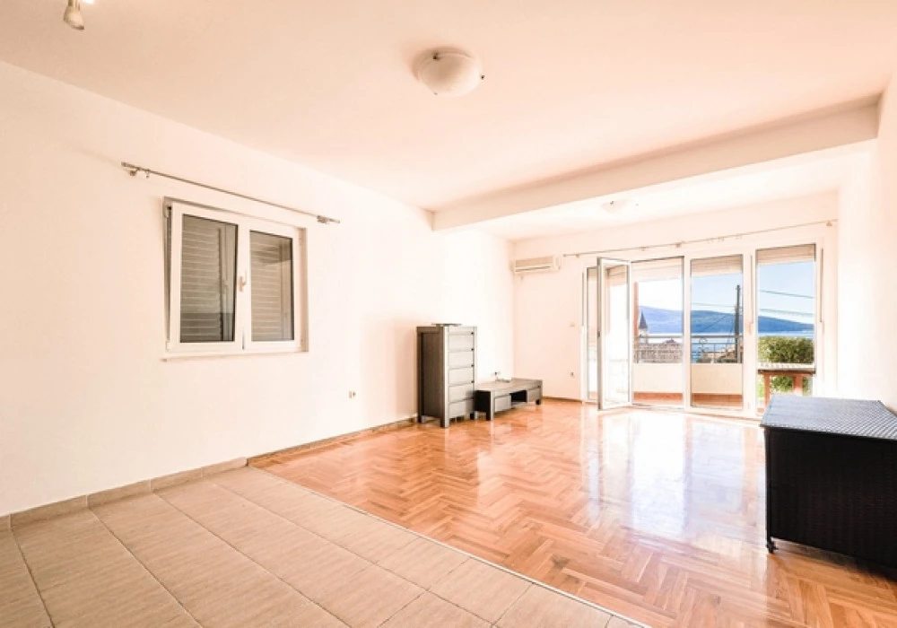 Stan na prodaju 2 собе, 131 m². Tivat. 