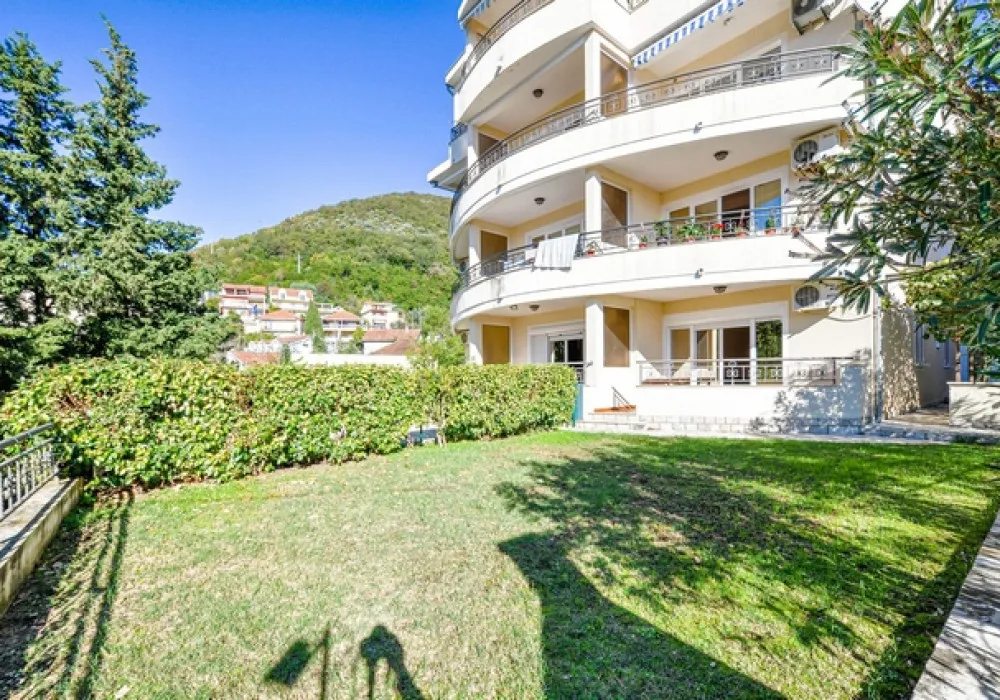 Stan na prodaju 2 собе, 131 m². Tivat. 