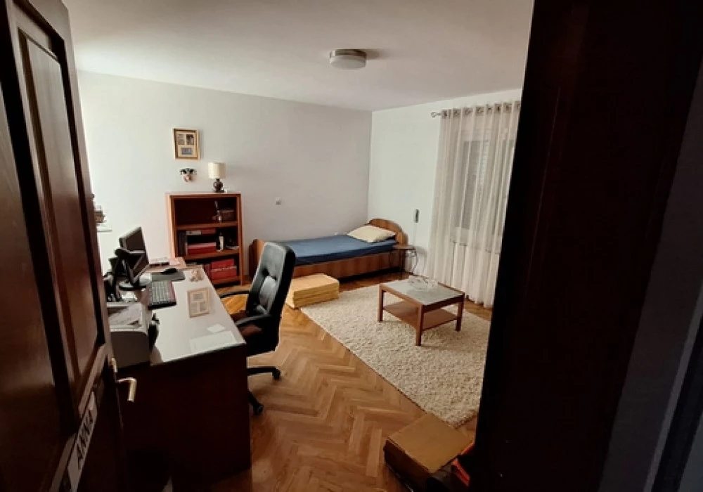 Kuća na prodaju 4 собе, 330 m². Bar. 