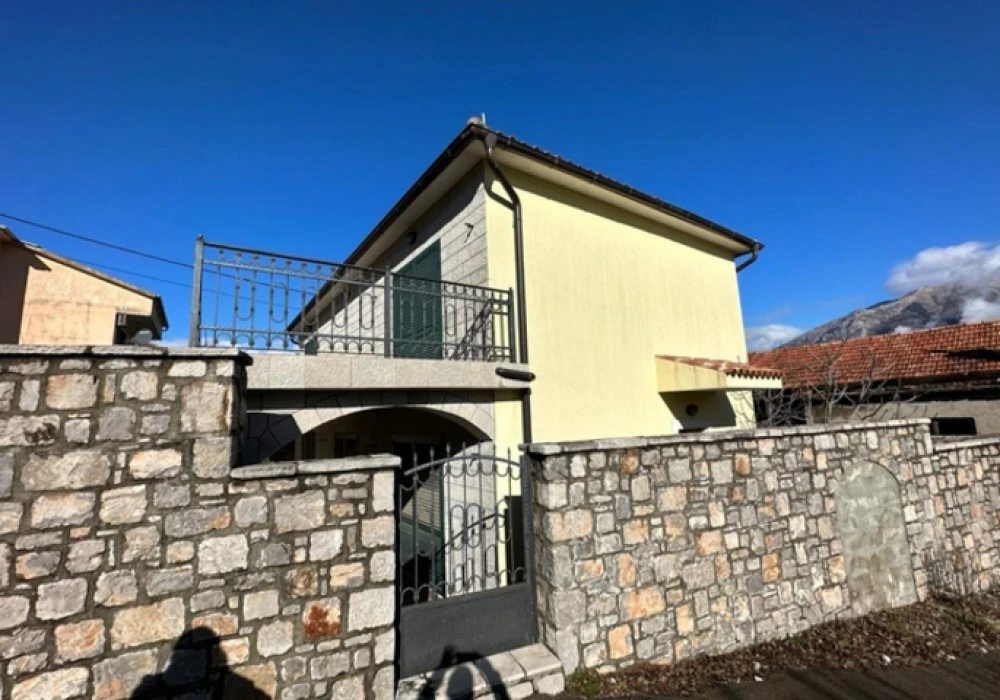 Kuća na prodaju 2 собе, 190 m². Tivat. 