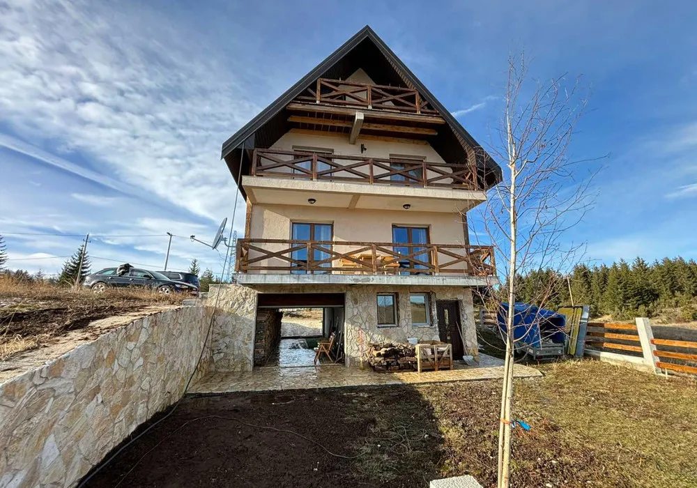 Kuća na prodaju 4 собе, 192 m². Žabljak. 