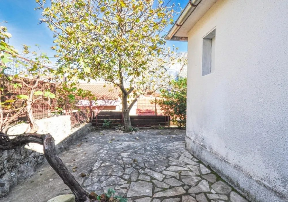 Kuća na prodaju 3 собе, 105 m². Prcanj. 