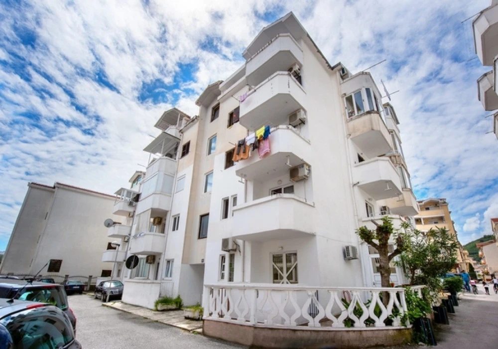 Apartments for sale 2 rooms, 76 m². Budva. 