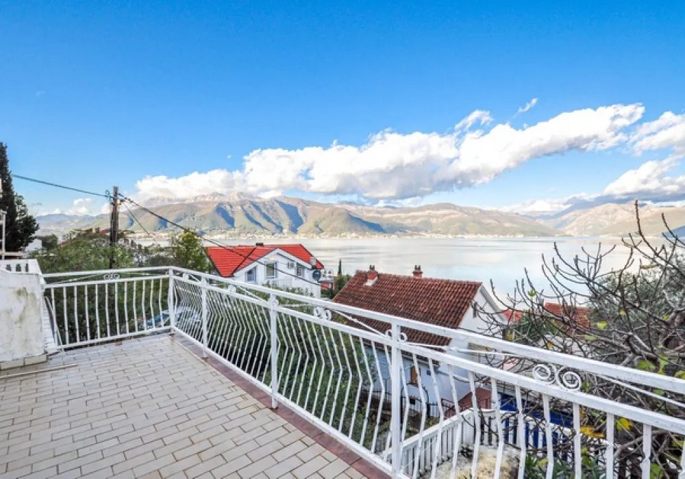 Kuća na prodaju 4 собе, 168 m². Tivat. 