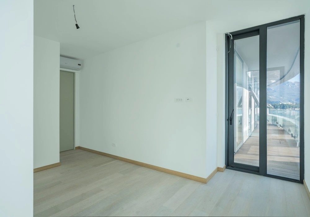 Stan na prodaju 3 собе, 189 m². Budva. 