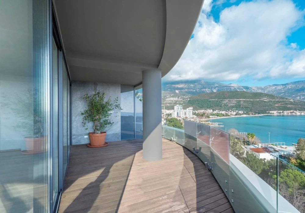 Apartments for sale 3 rooms, 189 m². Budva. 