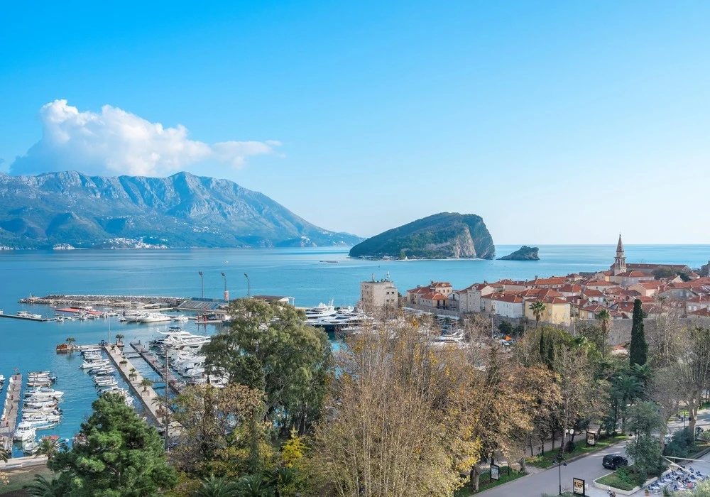 Stan na prodaju 3 собе, 189 m². Budva. 