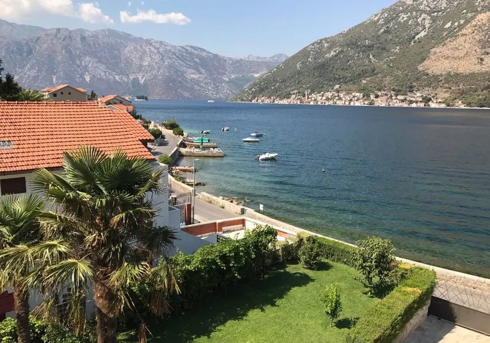 Kuća na prodaju 7 соба, 390 m². Kotor. 