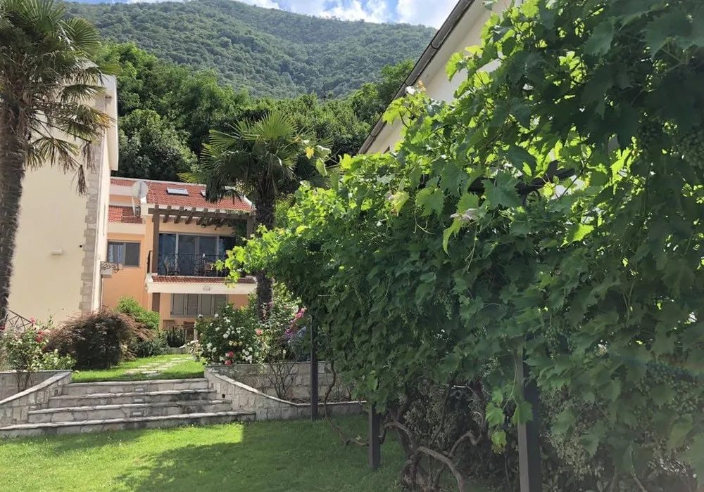 Kuća na prodaju 7 соба, 390 m². Kotor. 