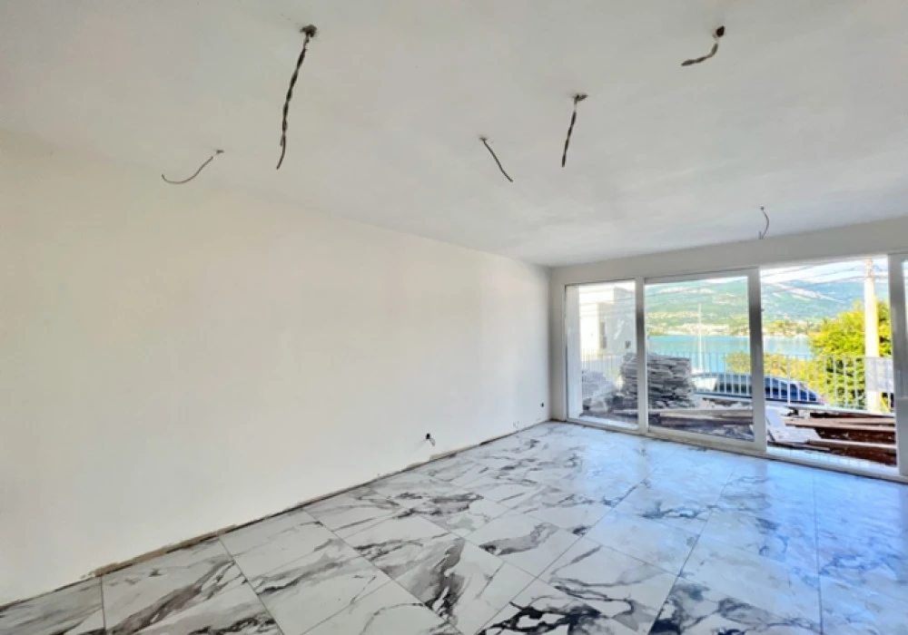 Apartments for sale 2 rooms, 101 m². Lustica. 