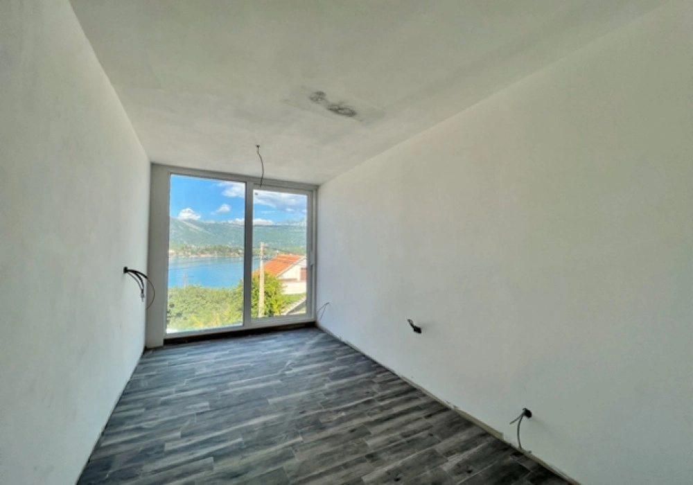 Apartments for sale 2 rooms, 101 m². Lustica. 