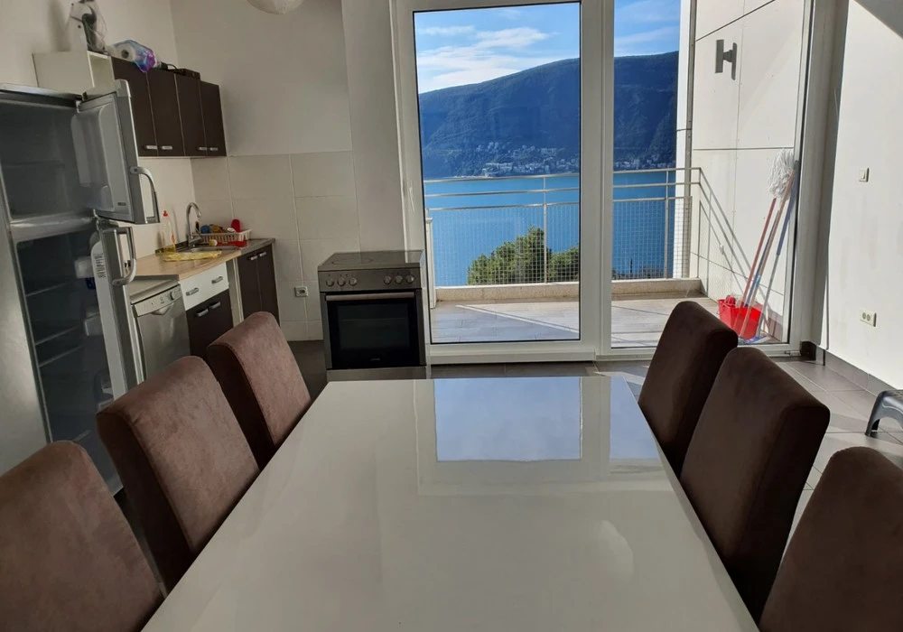 Apartments for sale 2 rooms, 83 m². Herceg Novi. 