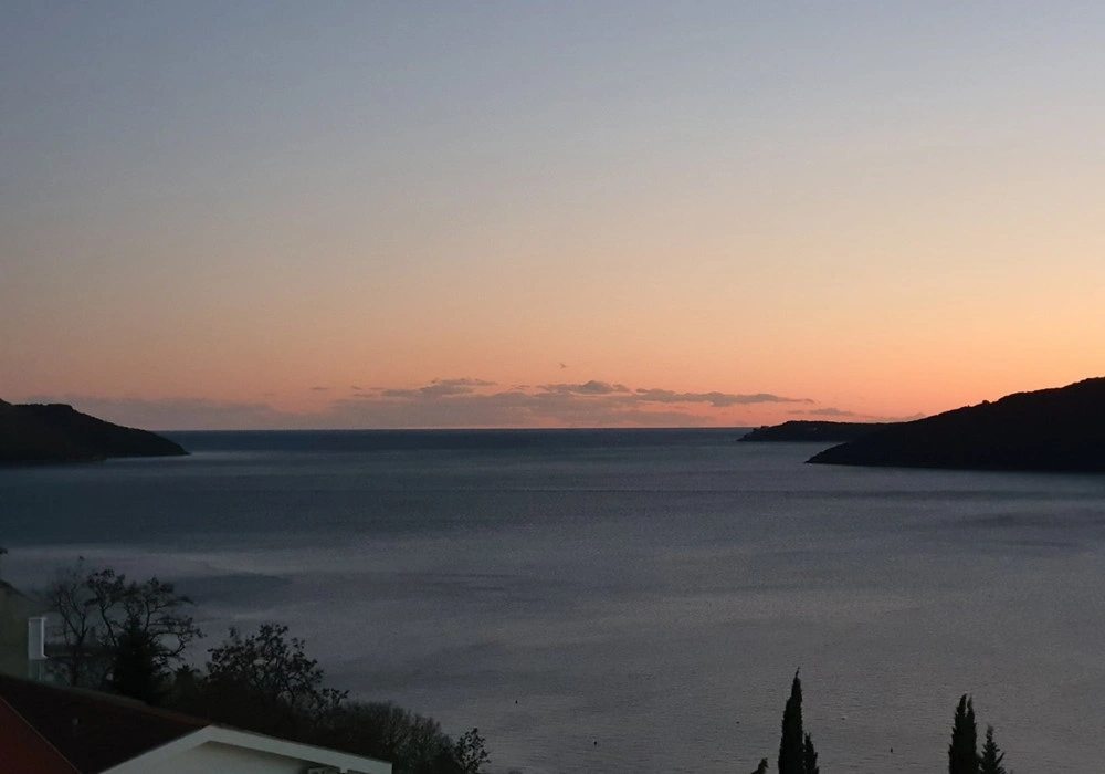 Apartments for sale 2 rooms, 83 m². Herceg Novi. 