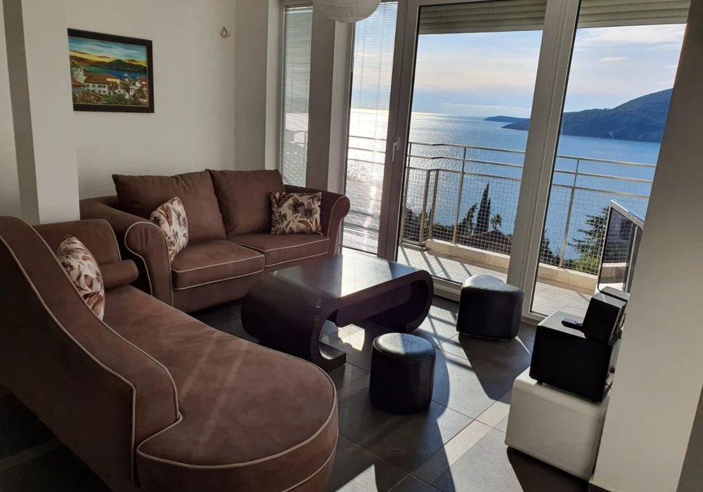 Apartments for sale 2 rooms, 83 m². Herceg Novi. 