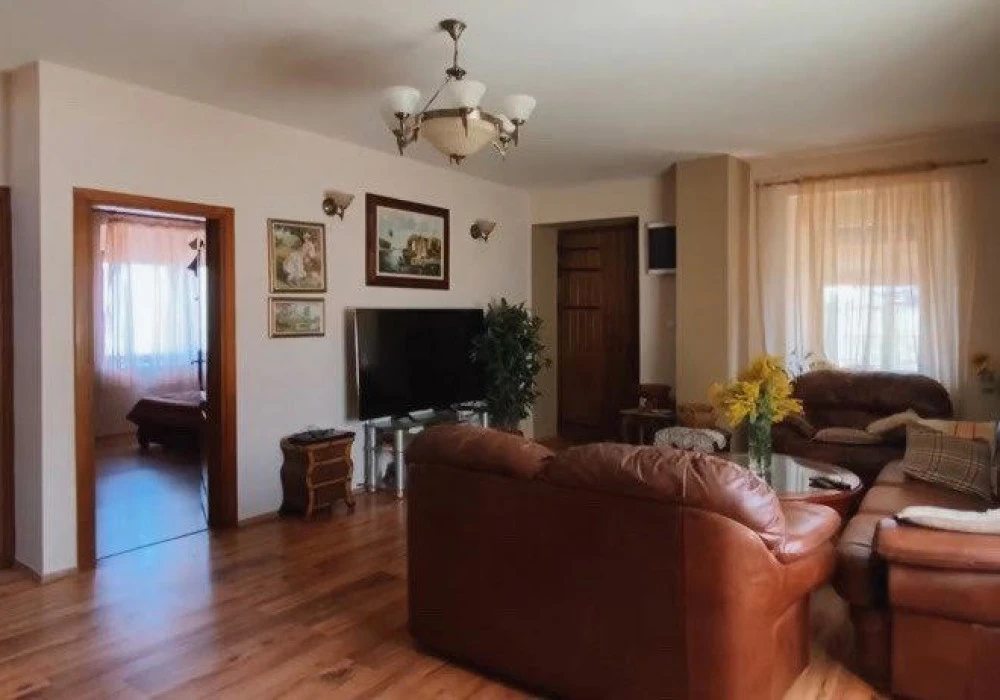 House for sale 3 rooms, 300 m². Podgorica. 