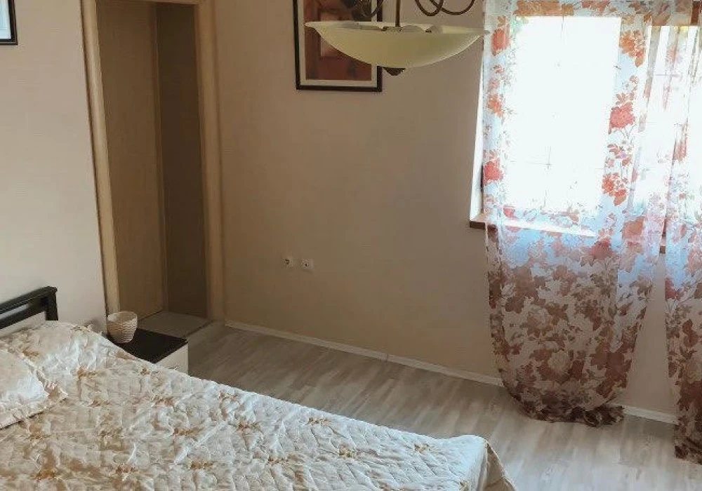 House for sale 3 rooms, 300 m². Podgorica. 