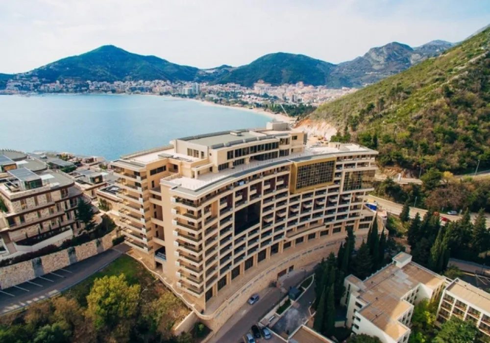 Apartments for sale 3 rooms, 125 m². Budva. 