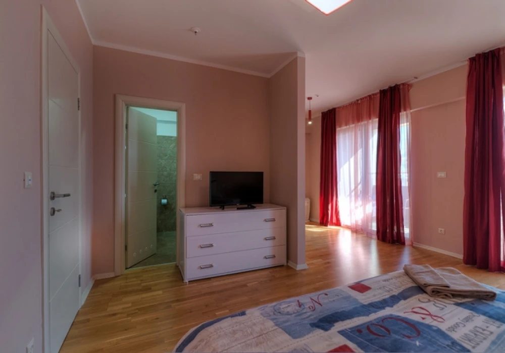 Apartments for sale 3 rooms, 149 m². Budva. 