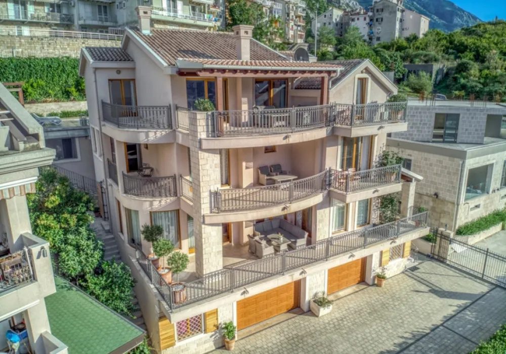 Kuća na prodaju 6 соба, 507 m². Dobrota. 