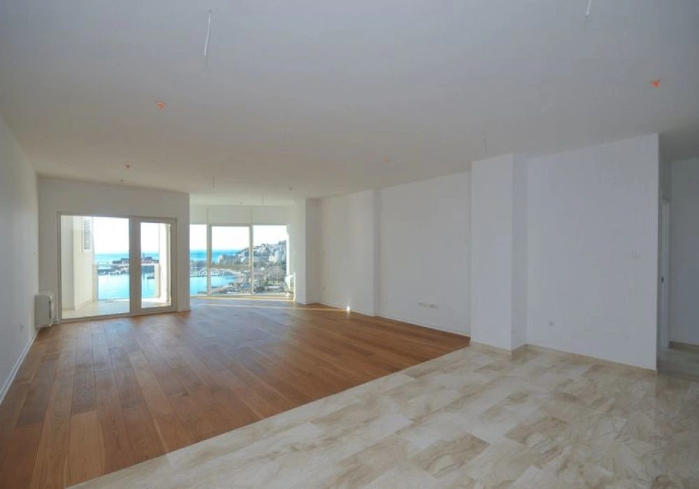 Apartments for sale 3 rooms, 183 m². Budva. 