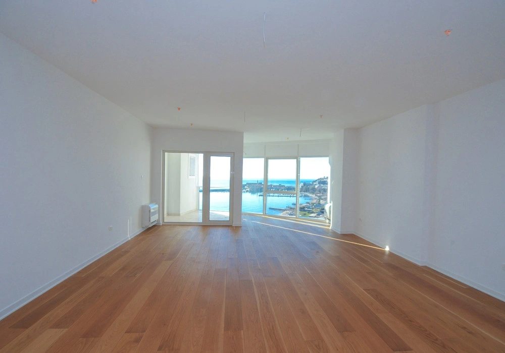 Stan na prodaju 3 собе, 183 m². Budva. 