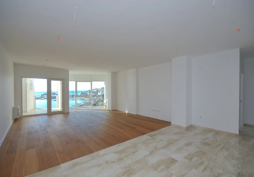 Stan na prodaju 3 собе, 183 m². Budva. 