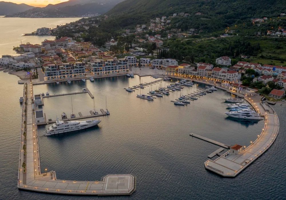 Stan na prodaju 4 собе, 258 m². Herceg Novi. 