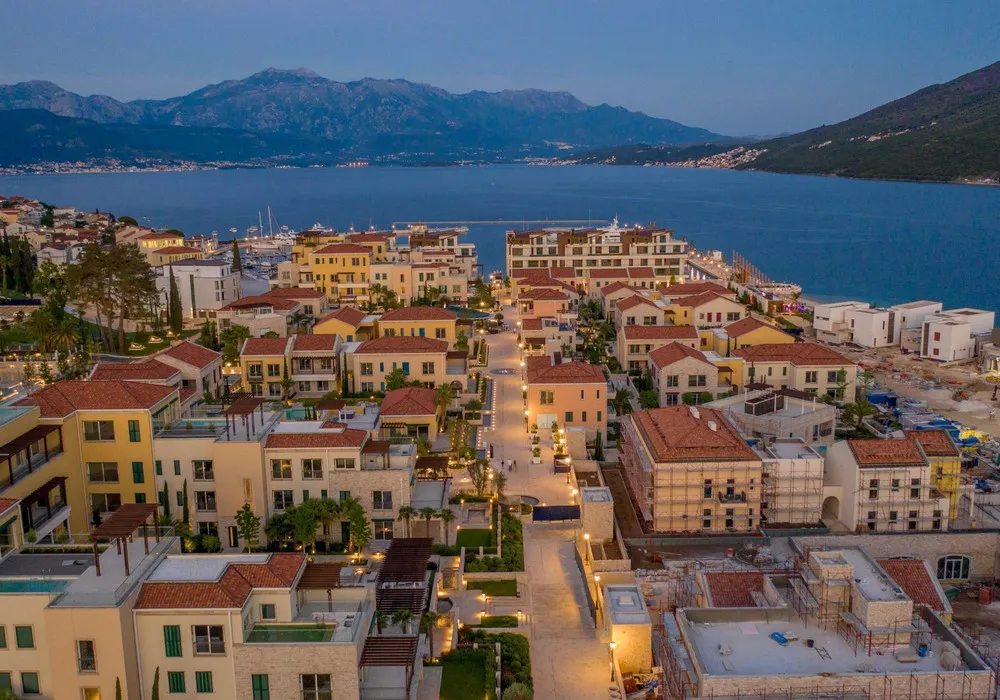 Apartments for sale 4 rooms, 258 m². Herceg Novi. 