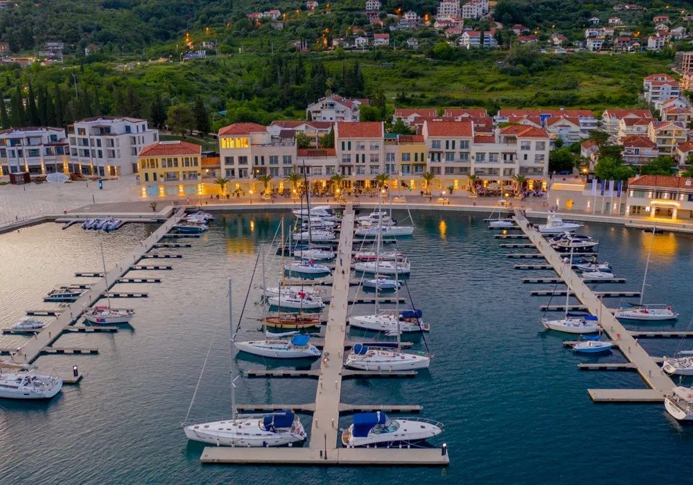 Stan na prodaju 4 собе, 258 m². Herceg Novi. 