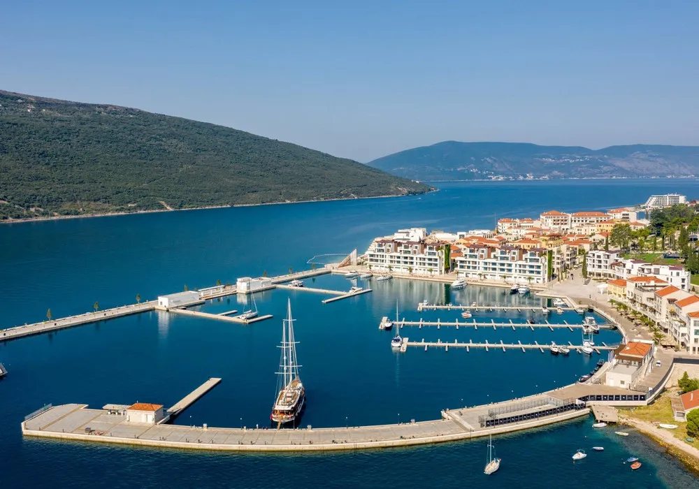 Stan na prodaju 4 собе, 258 m². Herceg Novi. 