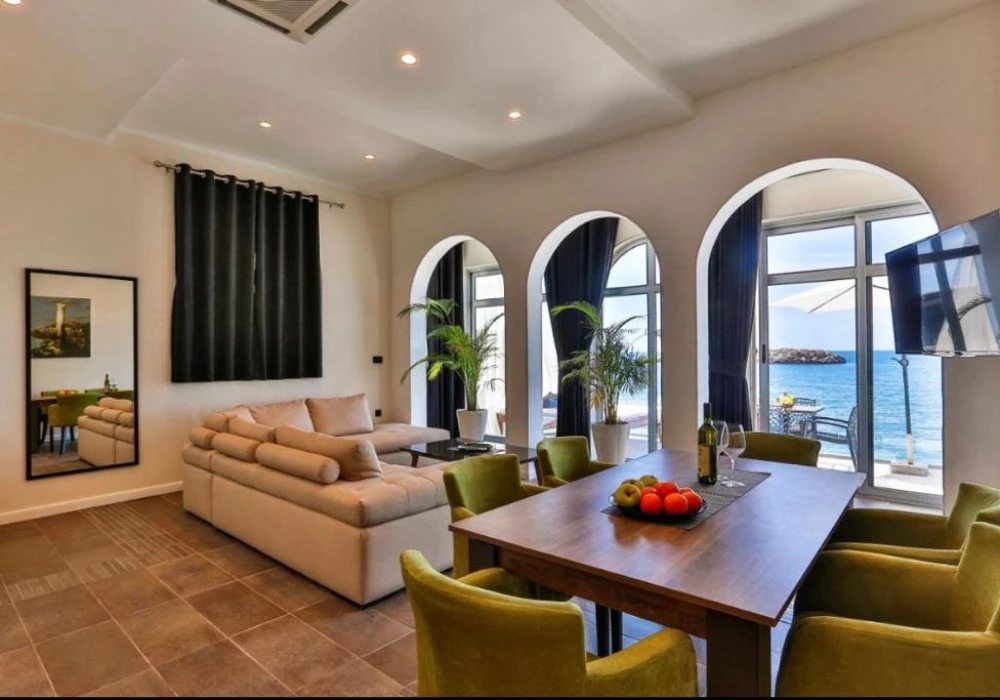 Apartments for sale 5 rooms, 418 m². Sveti stefan. 