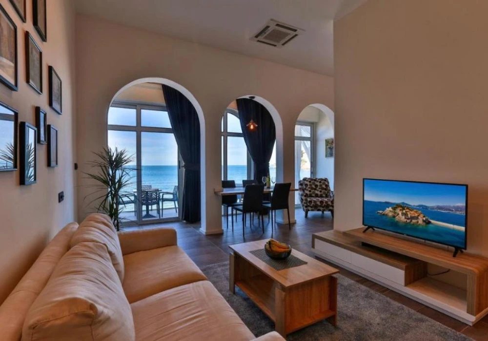 Apartments for sale 5 rooms, 418 m². Sveti stefan. 