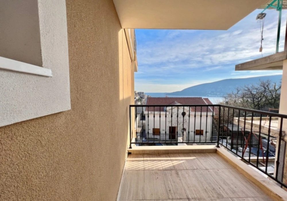 Apartments for sale 2 rooms, 80 m². Herceg Novi. 