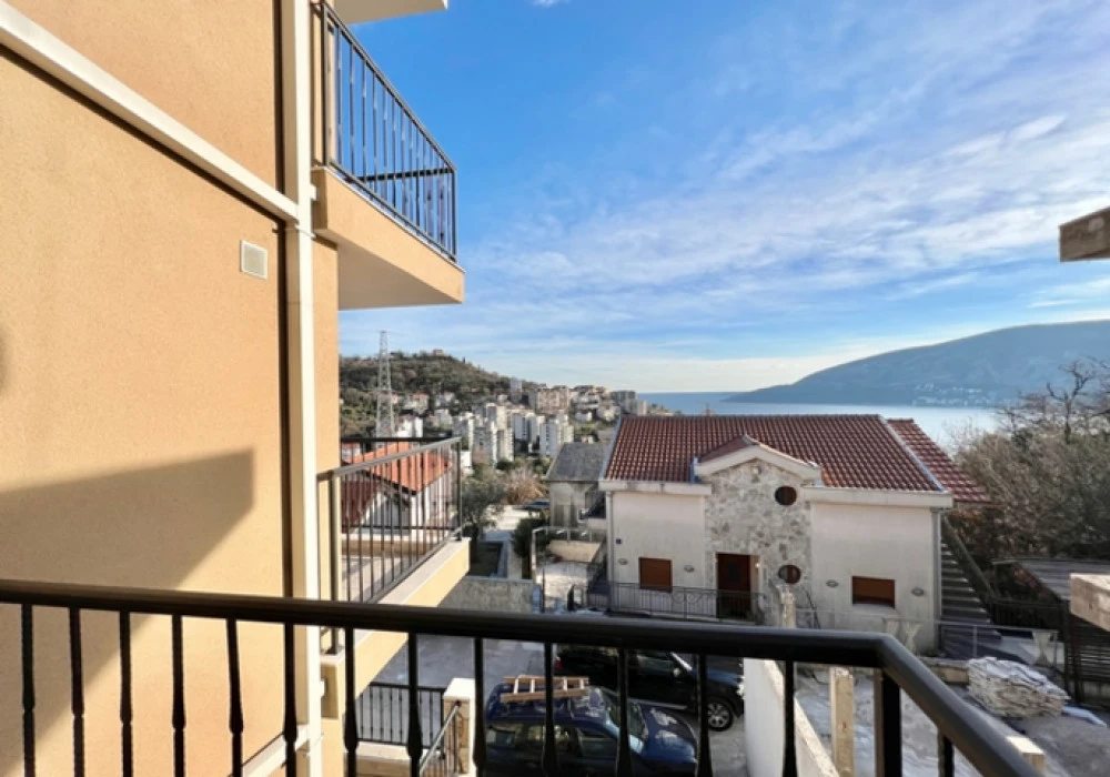 Apartments for sale 2 rooms, 80 m². Herceg Novi. 