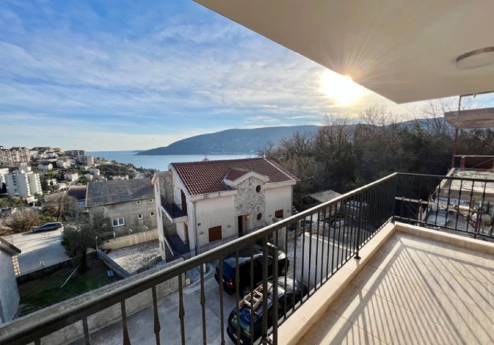 Stan na prodaju 2 собе, 80 m². Herceg Novi. 