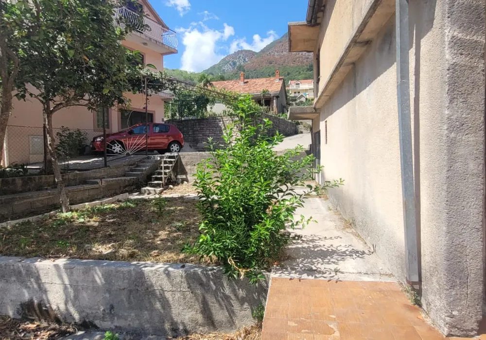 House for sale 4 rooms, 223 m². Herceg Novi. 