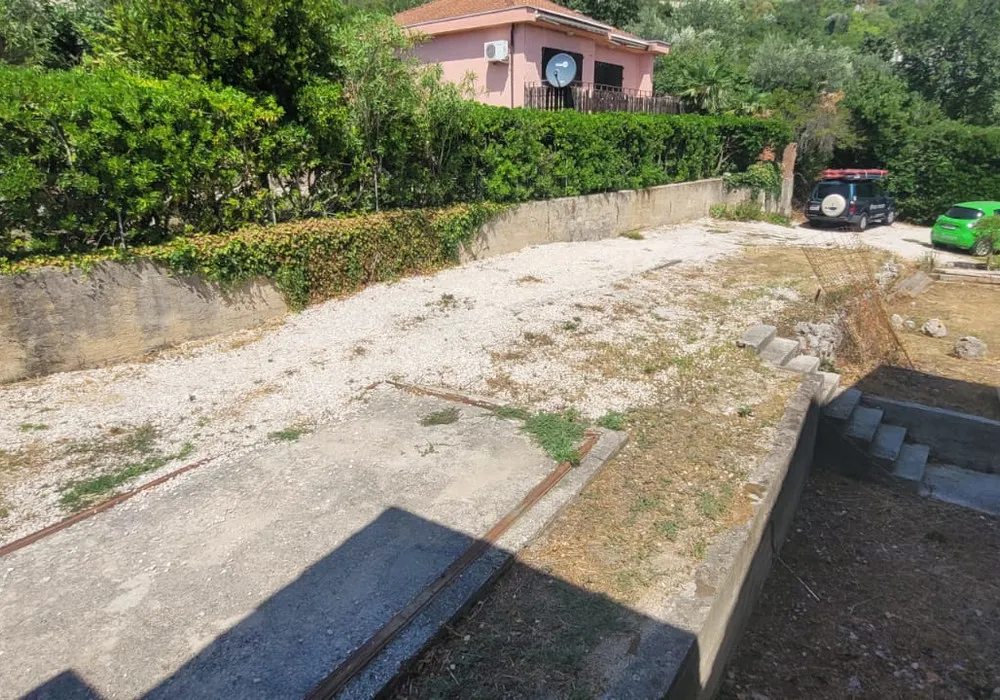 House for sale 4 rooms, 223 m². Herceg Novi. 