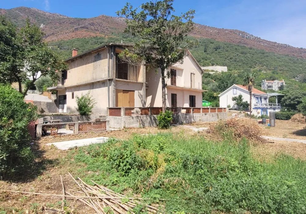 Kuća na prodaju 4 собе, 223 m². Herceg Novi. 