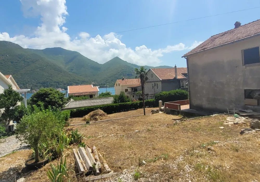 House for sale 4 rooms, 223 m². Herceg Novi. 