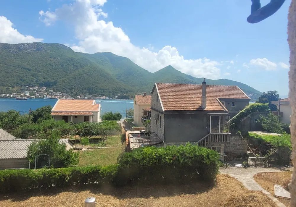 House for sale 4 rooms, 223 m². Herceg Novi. 