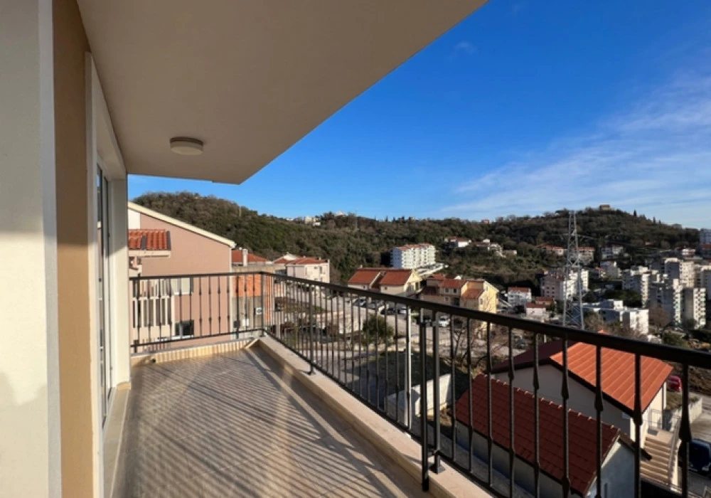 Apartments for sale 2 rooms, 80 m². Herceg Novi. 