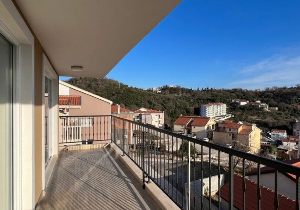 Apartments for sale 2 rooms, 80 m². Herceg Novi. 