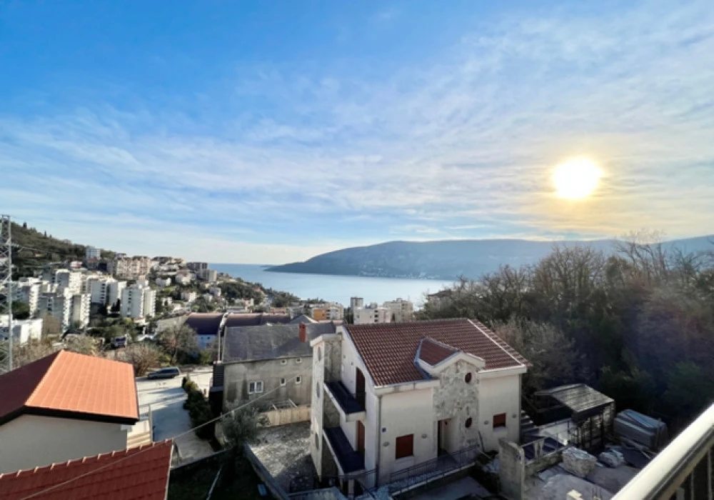 Apartments for sale 2 rooms, 80 m². Herceg Novi. 