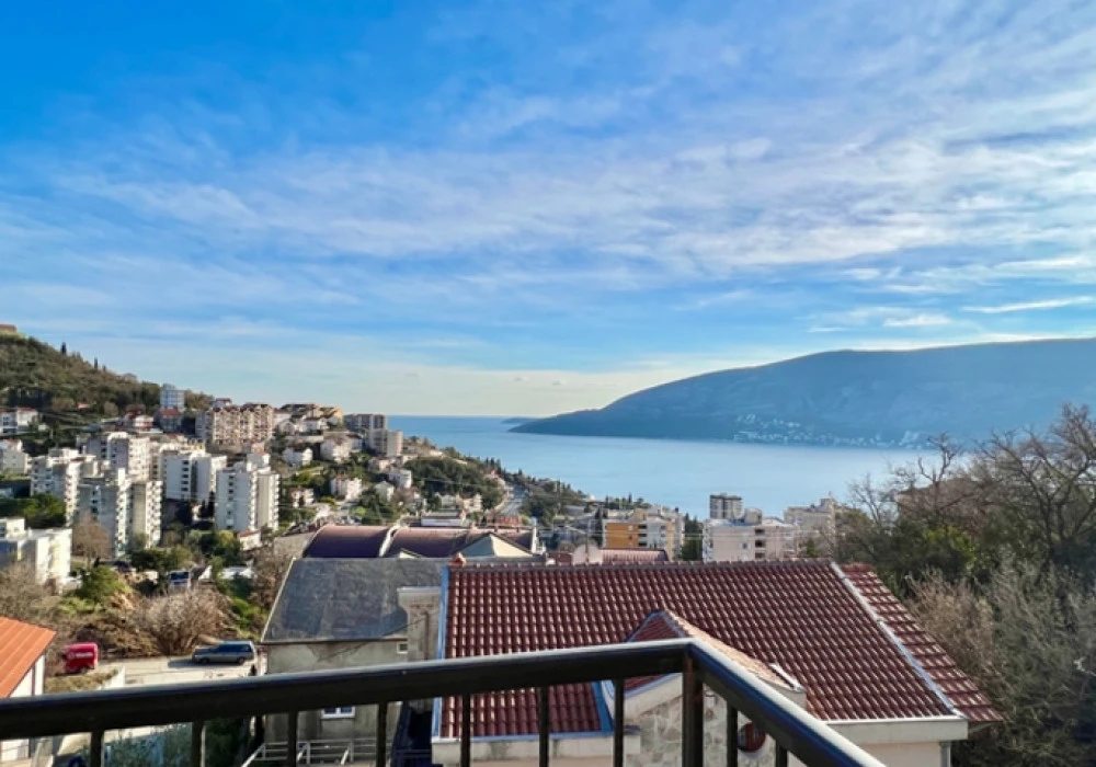 Stan na prodaju 2 собе, 80 m². Herceg Novi. 