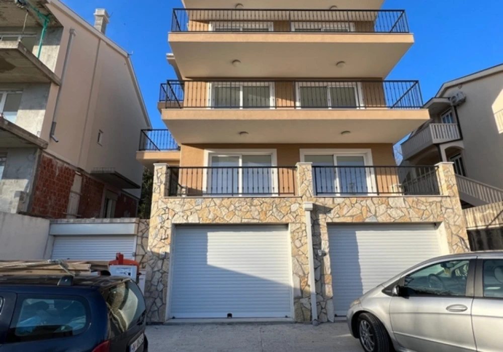 Apartments for sale 2 rooms, 80 m². Herceg Novi. 