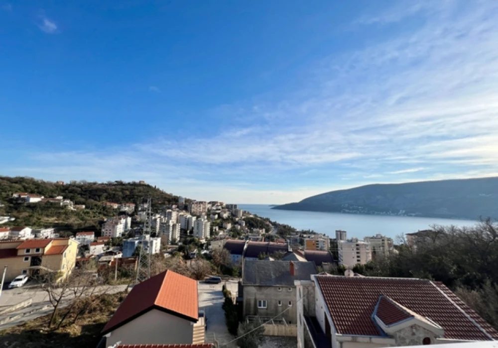 Apartments for sale 2 rooms, 80 m². Herceg Novi. 