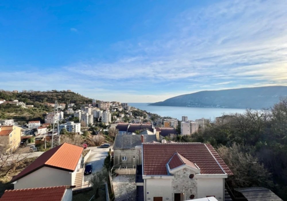 Stan na prodaju 2 собе, 80 m². Herceg Novi. 